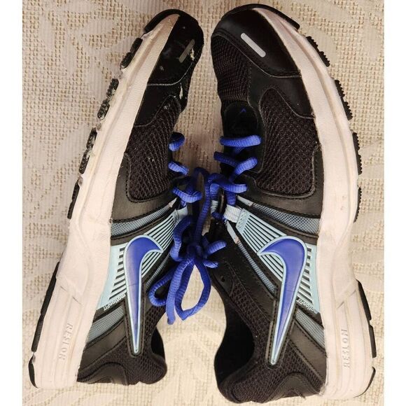 Nike athletic shoes - Picture 6 of 10